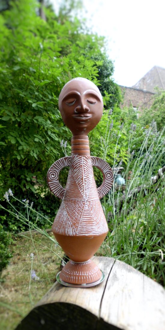 Keramik Vase in Form einer Figur, angelehnt an afrikanischen Masken